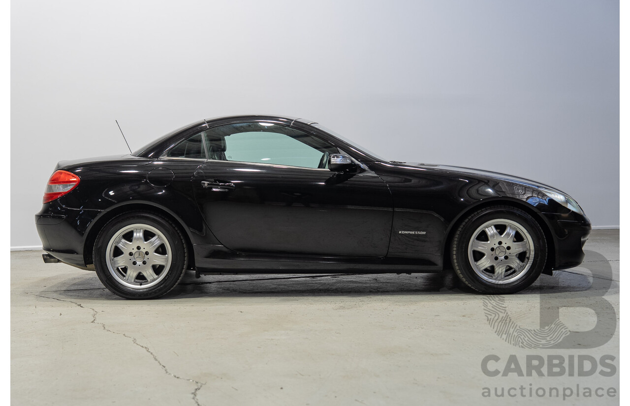 02/2005 Mercedes-Benz SLK200 Kompressor R171 2d Convertible Black 1.8L