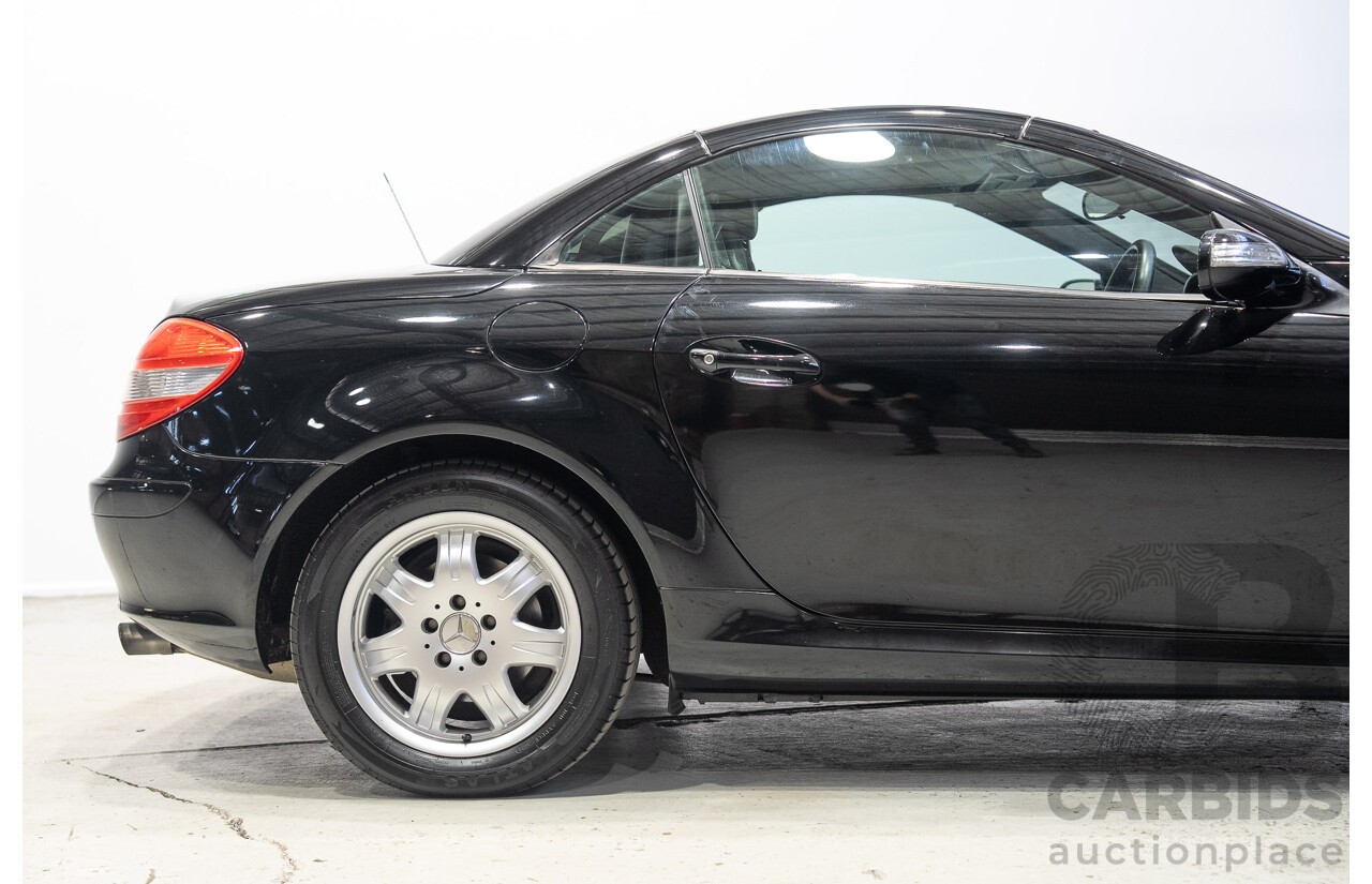 02/2005 Mercedes-Benz SLK200 Kompressor R171 2d Convertible Black 1.8L