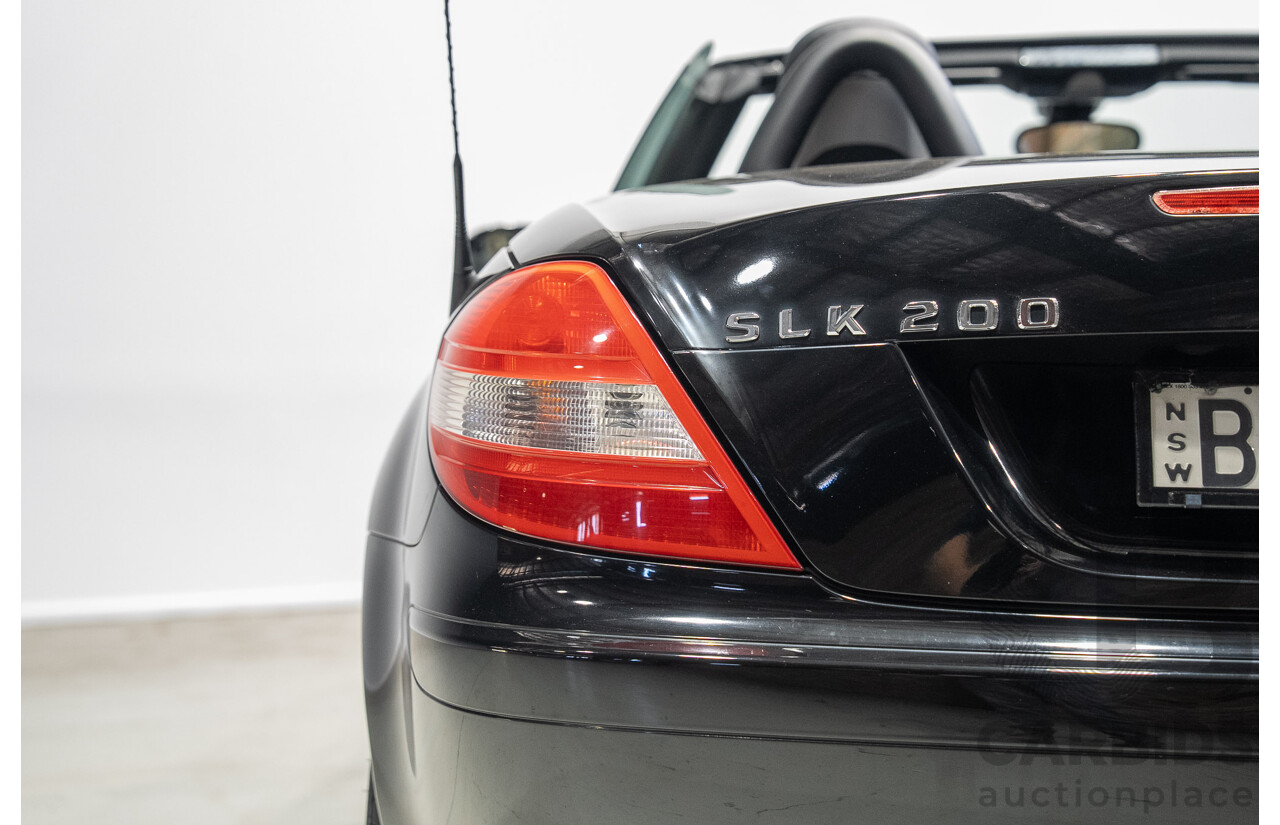 02/2005 Mercedes-Benz SLK200 Kompressor R171 2d Convertible Black 1.8L