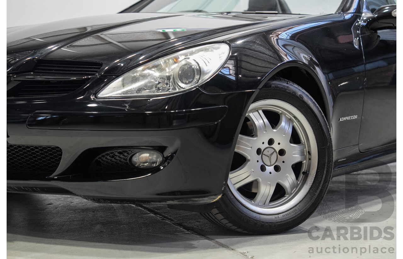 02/2005 Mercedes-Benz SLK200 Kompressor R171 2d Convertible Black 1.8L