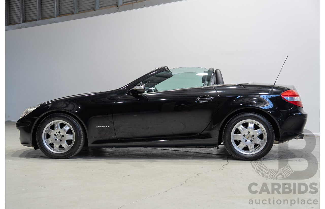 02/2005 Mercedes-Benz SLK200 Kompressor R171 2d Convertible Black 1.8L