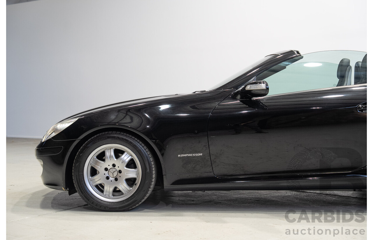 02/2005 Mercedes-Benz SLK200 Kompressor R171 2d Convertible Black 1.8L