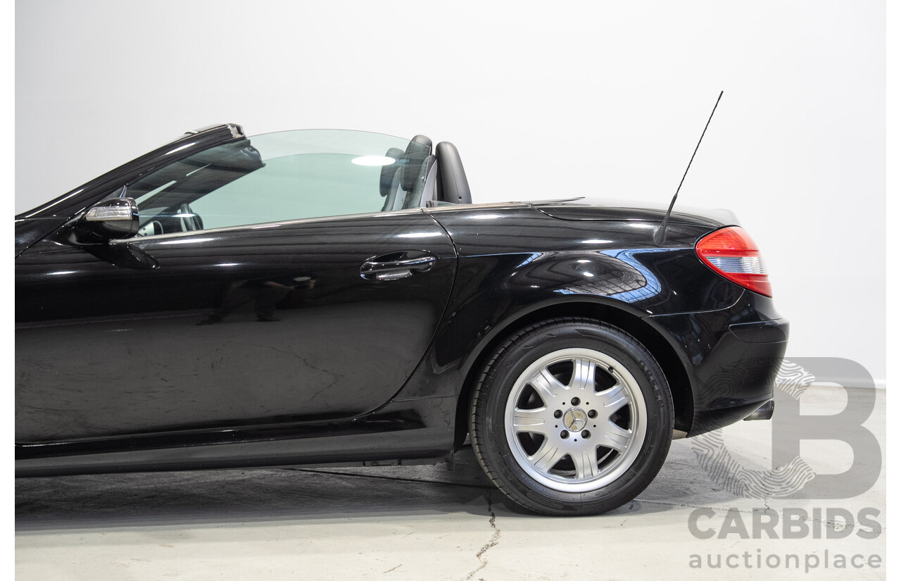 02/2005 Mercedes-Benz SLK200 Kompressor R171 2d Convertible Black 1.8L