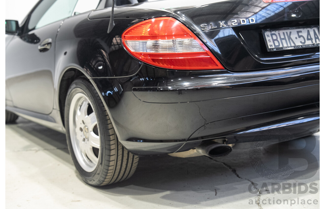 02/2005 Mercedes-Benz SLK200 Kompressor R171 2d Convertible Black 1.8L