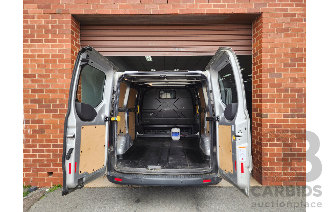 04/2017 Ford Transit Custom 290S (swb) VN 5d Van Silver 2.0L