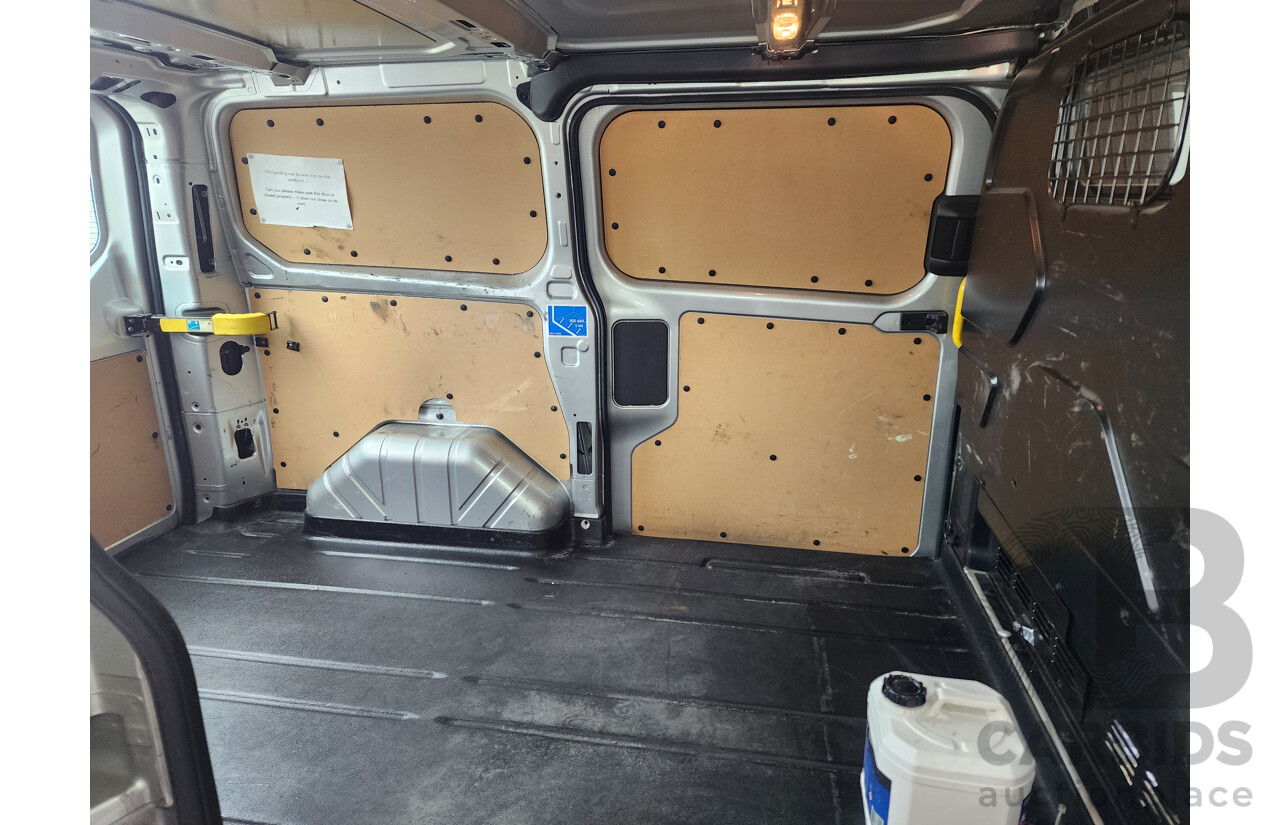 04/2017 Ford Transit Custom 290S (swb) VN 5d Van Silver 2.0L