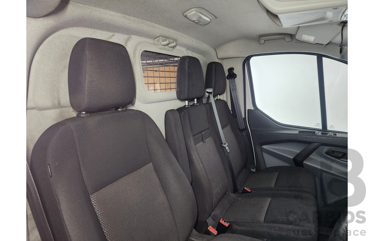 04/2017 Ford Transit Custom 290S (swb) VN 5d Van Silver 2.0L