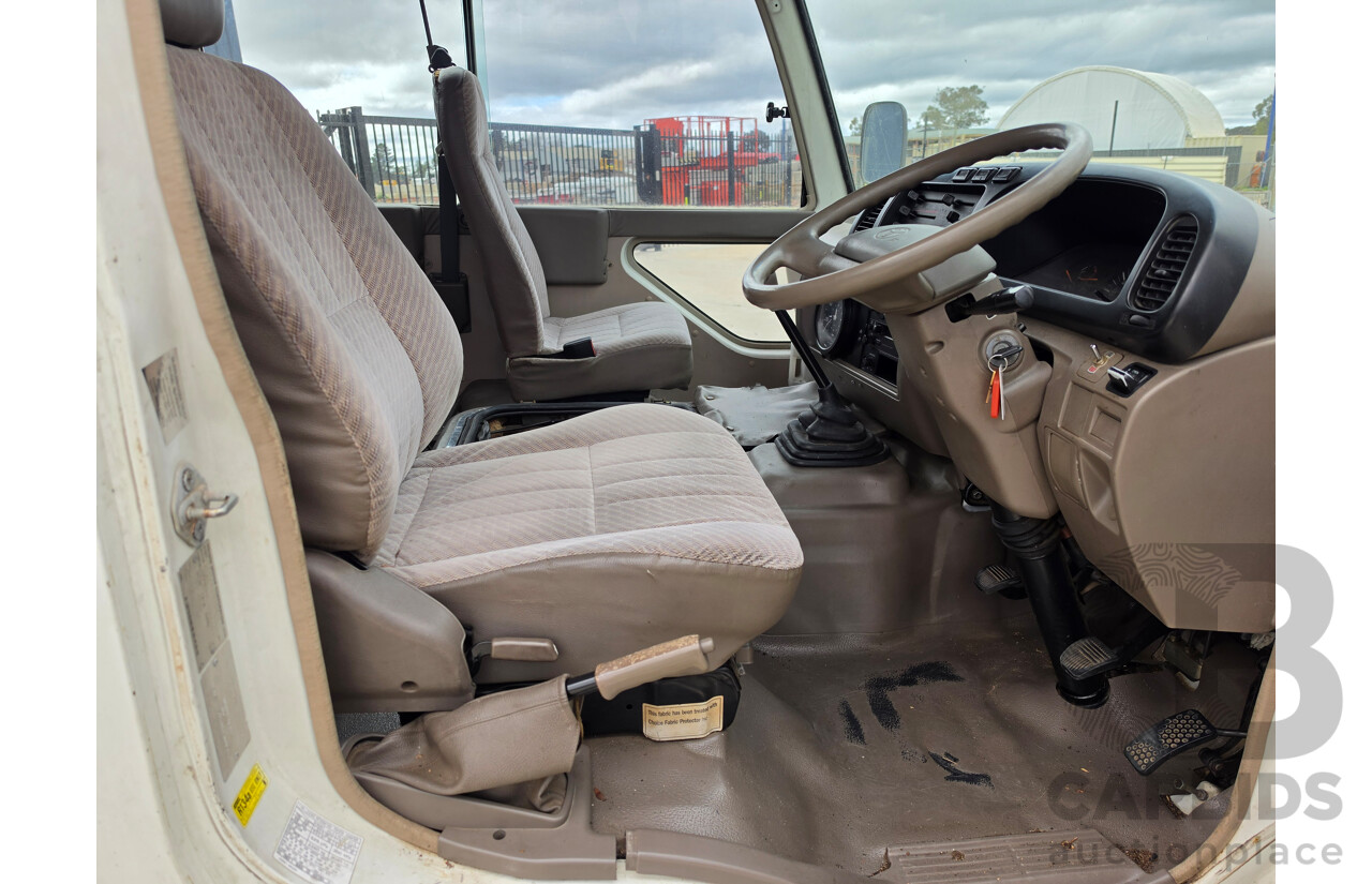 10/1996 Toyota Coaster 22 Seat Bus HZB50R - 1HZ Diesel