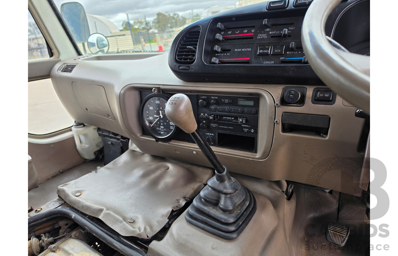 10/1996 Toyota Coaster 22 Seat Bus HZB50R - 1HZ Diesel