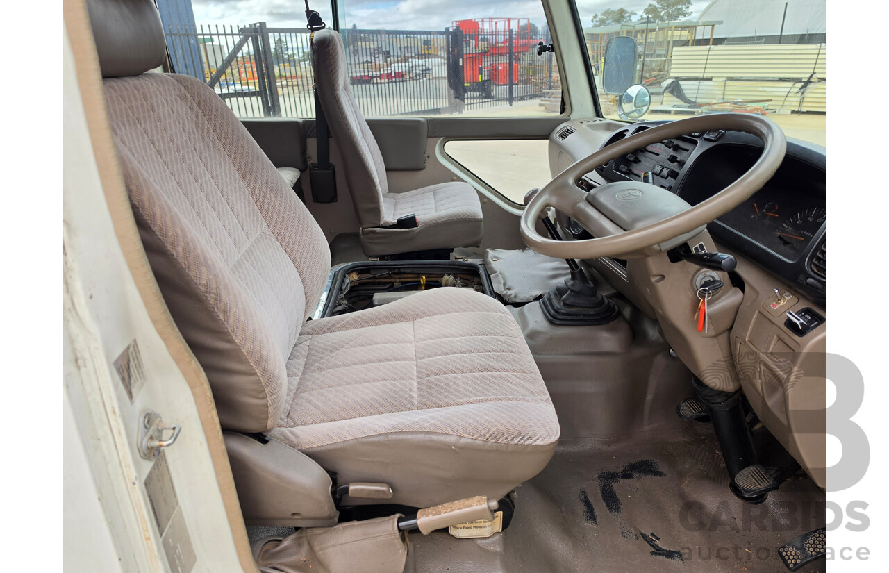 10/1996 Toyota Coaster 22 Seat Bus HZB50R - 1HZ Diesel