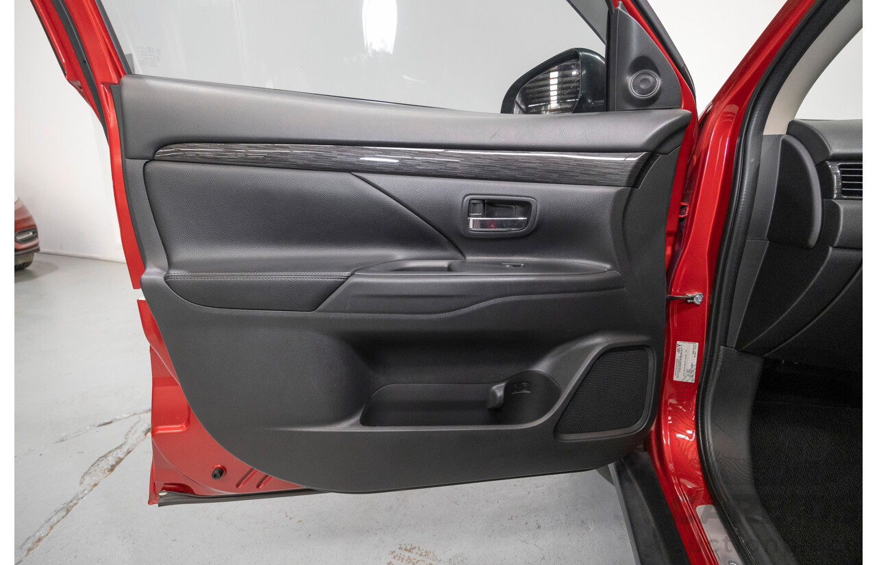 6/2015 Mitsubishi Outlander Exceed (4x4) ZK MY16 4d Wagon Rally Red Metallic Turbo 2.3L - 7 Seater