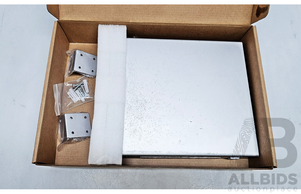 Ubiquiti Networks (US-8-150W) UniFi 8-Port PoE+ Gigabit Ethernet Switch