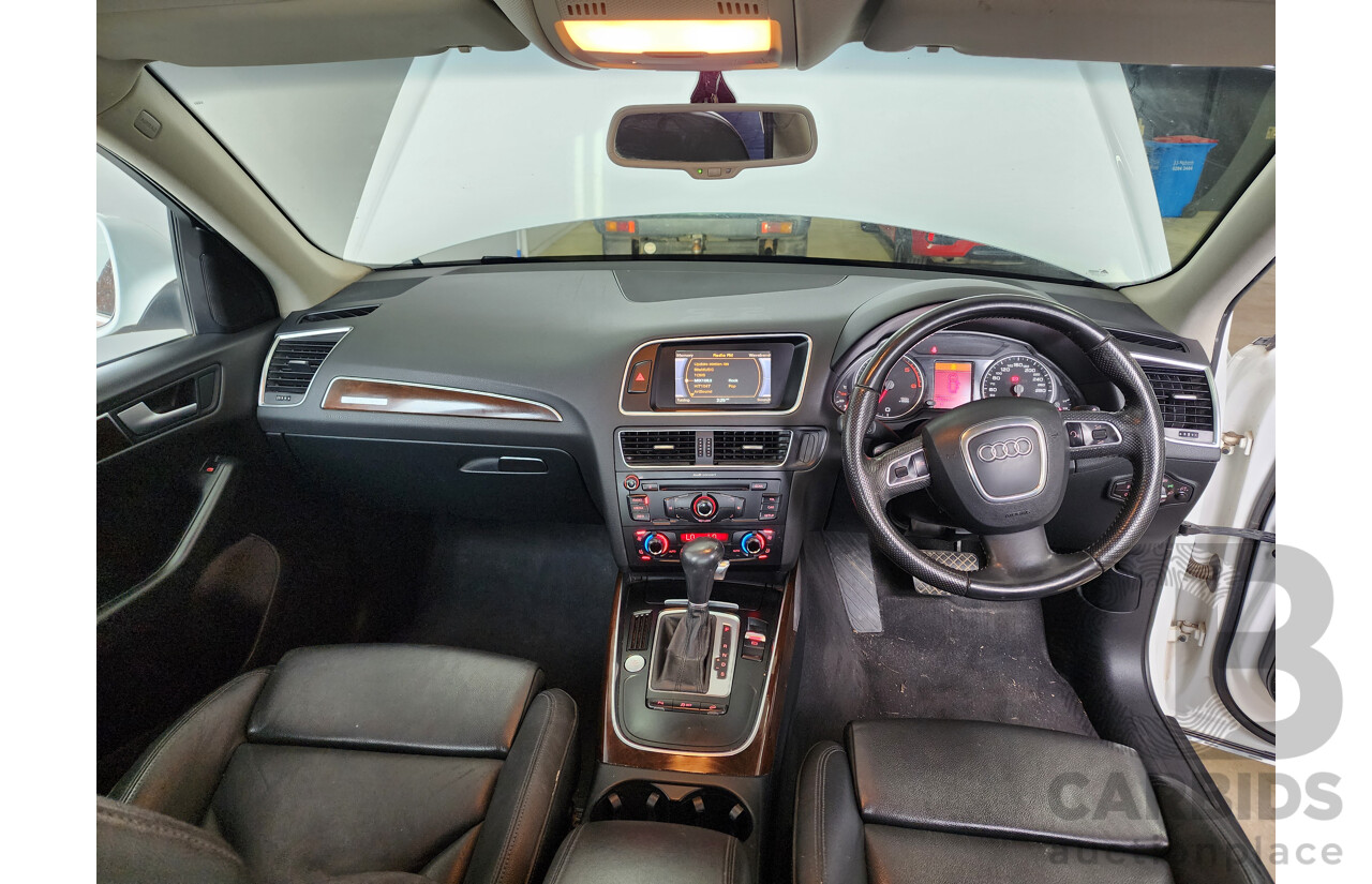 01/2012 Audi Q5 3.0 TDI Quattro 8R MY12 4d Wagon White 3.0L