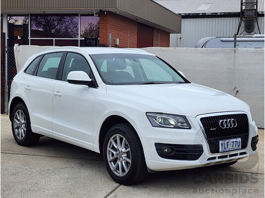 01/2012 Audi Q5 3.0 TDI Quattro 8R MY12 4d Wagon White 3.0L