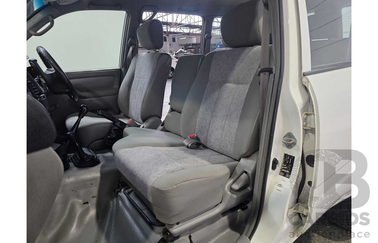10/2006 Toyota Landcruiser (4x4) HZJ105R UPGRADE 4d Wagon White 4.2L
