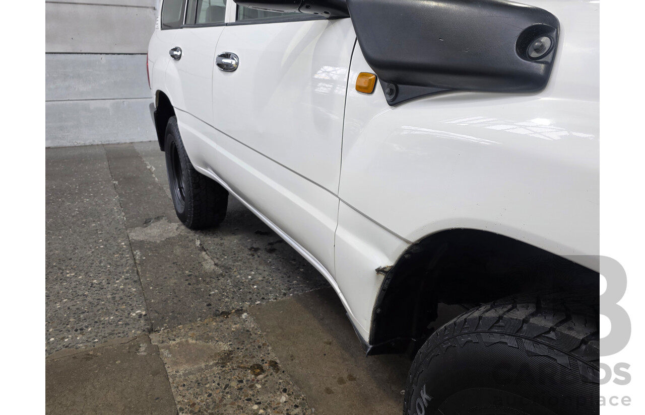 10/2006 Toyota Landcruiser (4x4) HZJ105R UPGRADE 4d Wagon White 4.2L