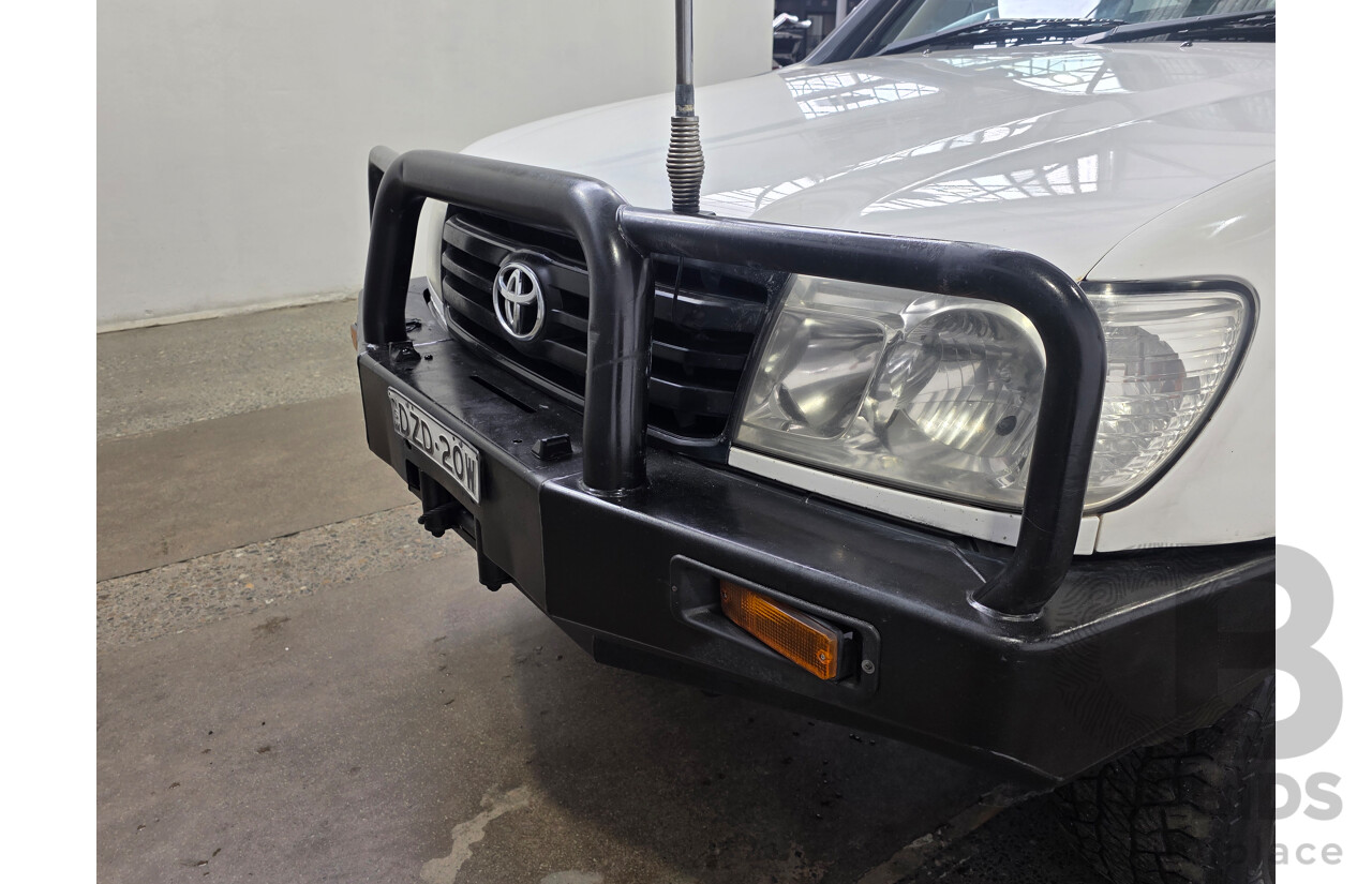 10/2006 Toyota Landcruiser (4x4) HZJ105R UPGRADE 4d Wagon White 4.2L