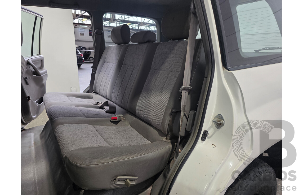 10/2006 Toyota Landcruiser (4x4) HZJ105R UPGRADE 4d Wagon White 4.2L