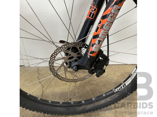 GIANT Revel Mountain Bike