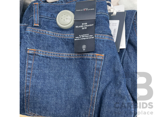 TOMMY HILFIGER - ASSORTED CLOTHING (Polos, Jeans) -LOT of 5