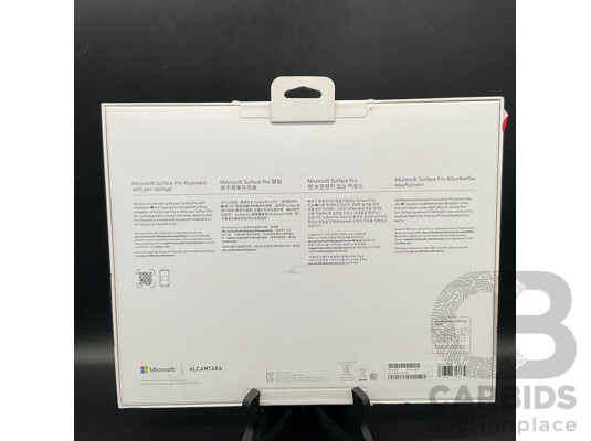 MICROSOFT Surface Pro 13-Inch Keyboard with Pen Storage