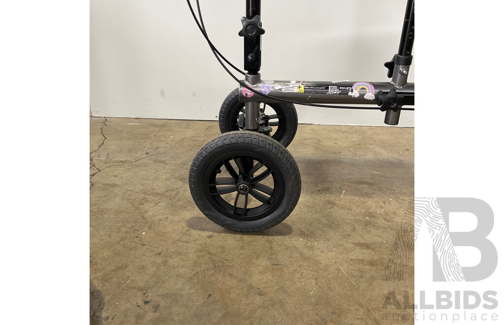 Steerable Knee Scooter