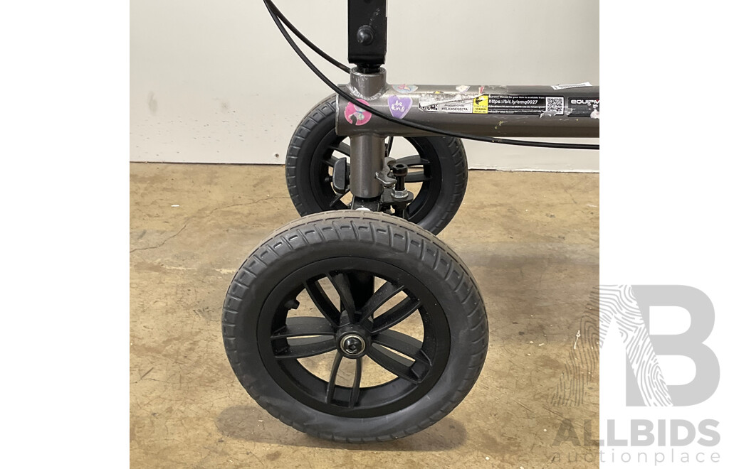 Steerable Knee Scooter