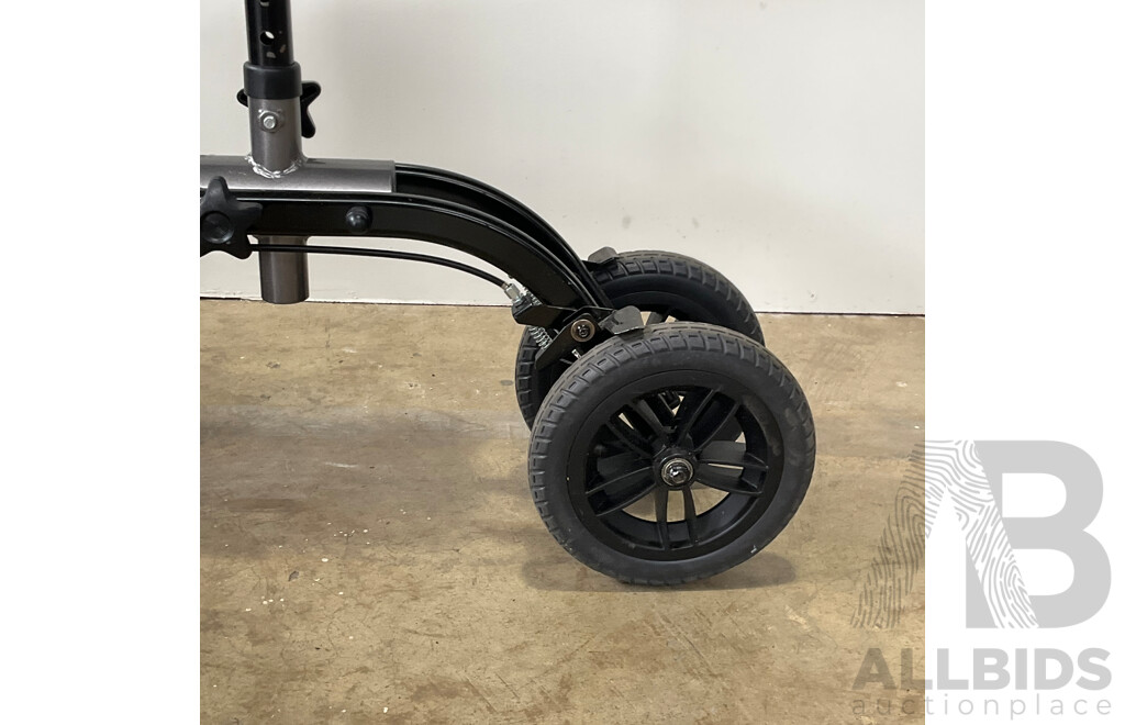 Steerable Knee Scooter
