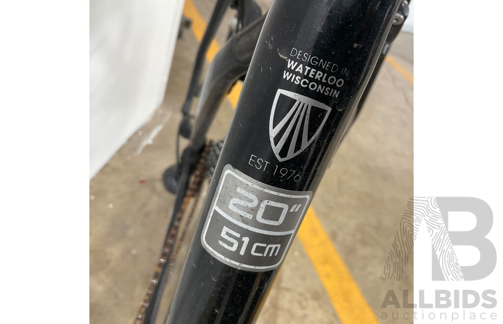 TREK FX Hybrid Fitness Bike