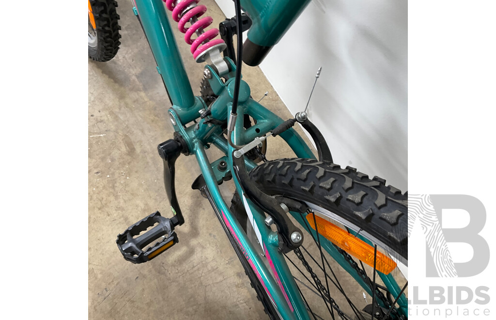 HYPER Mountain Bike