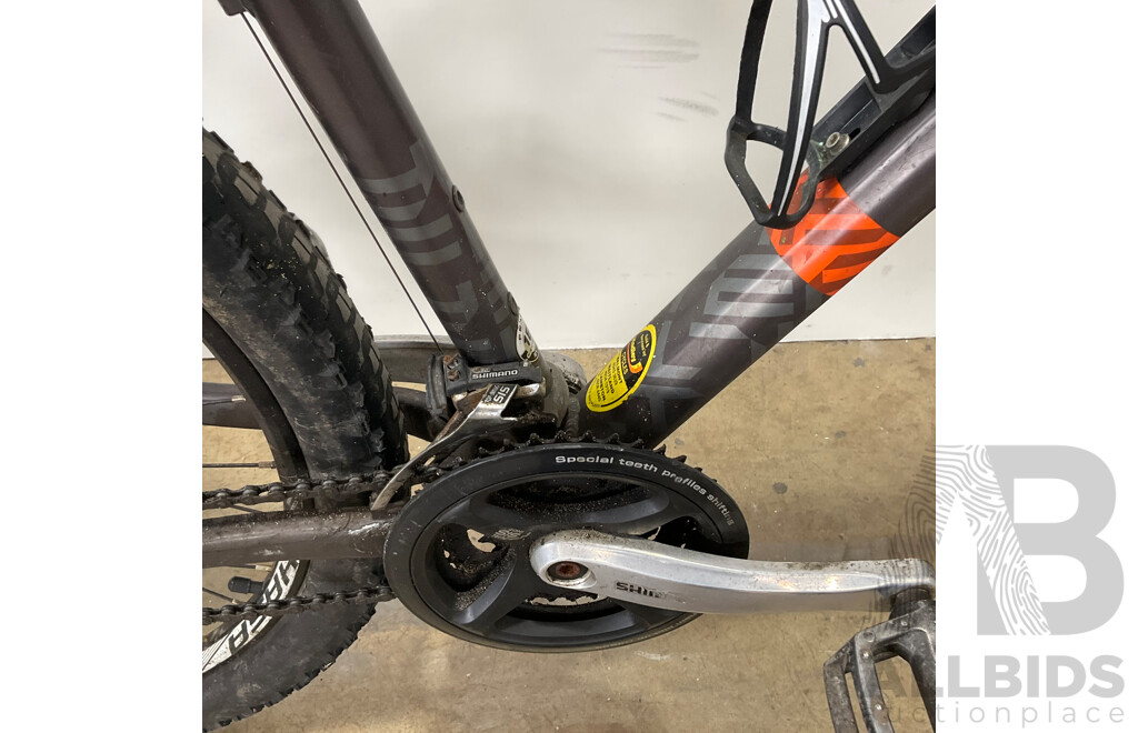 GIANT Revel Mountain Bike