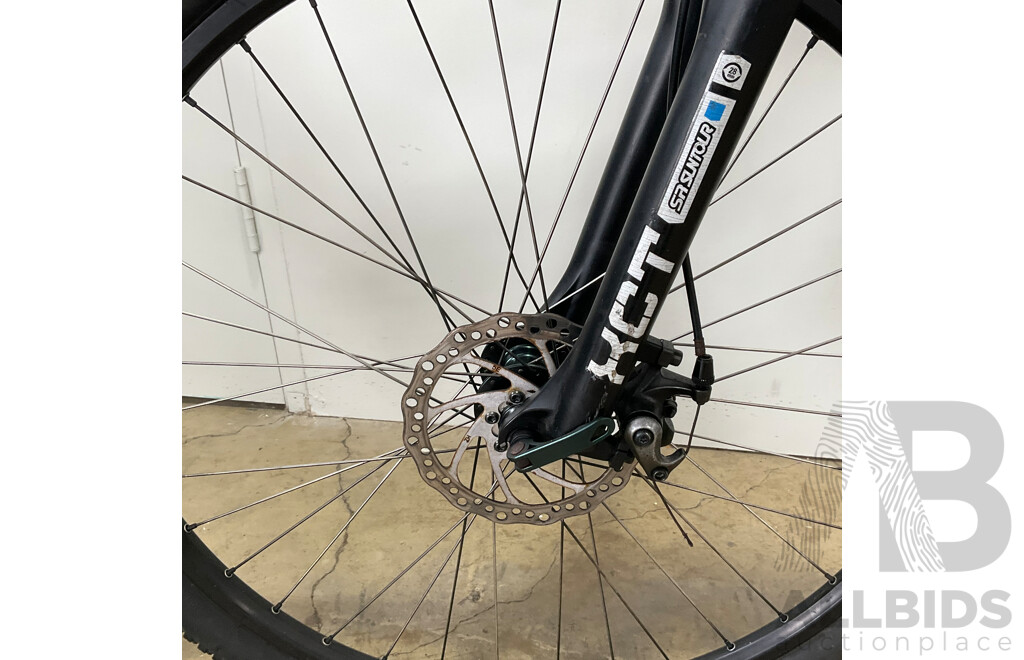 FLUID Momentum Mountain Bike