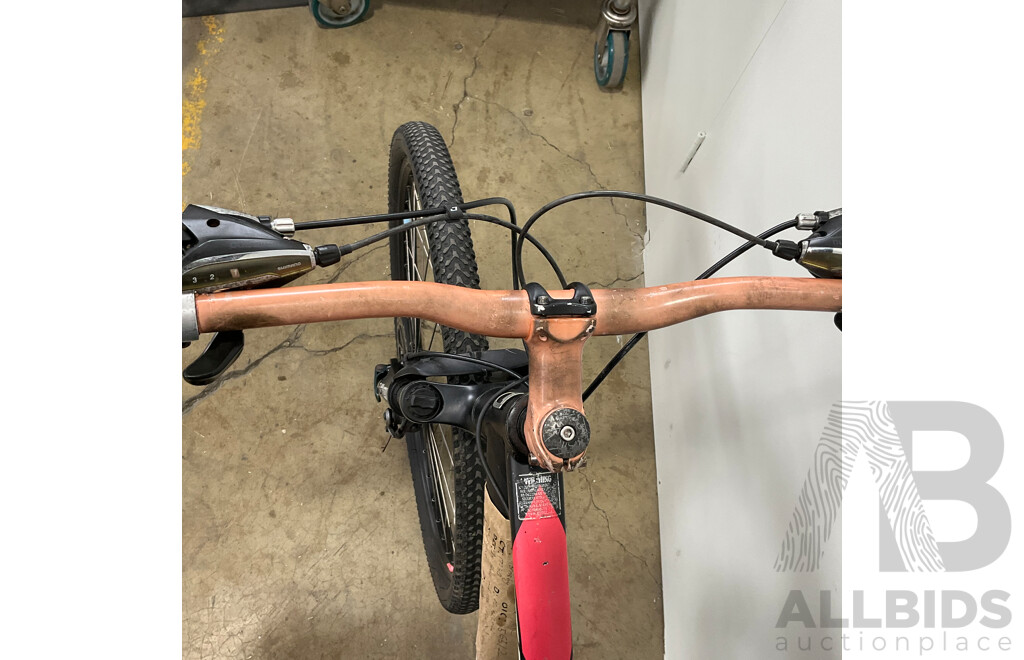 FLUID Momentum Mountain Bike