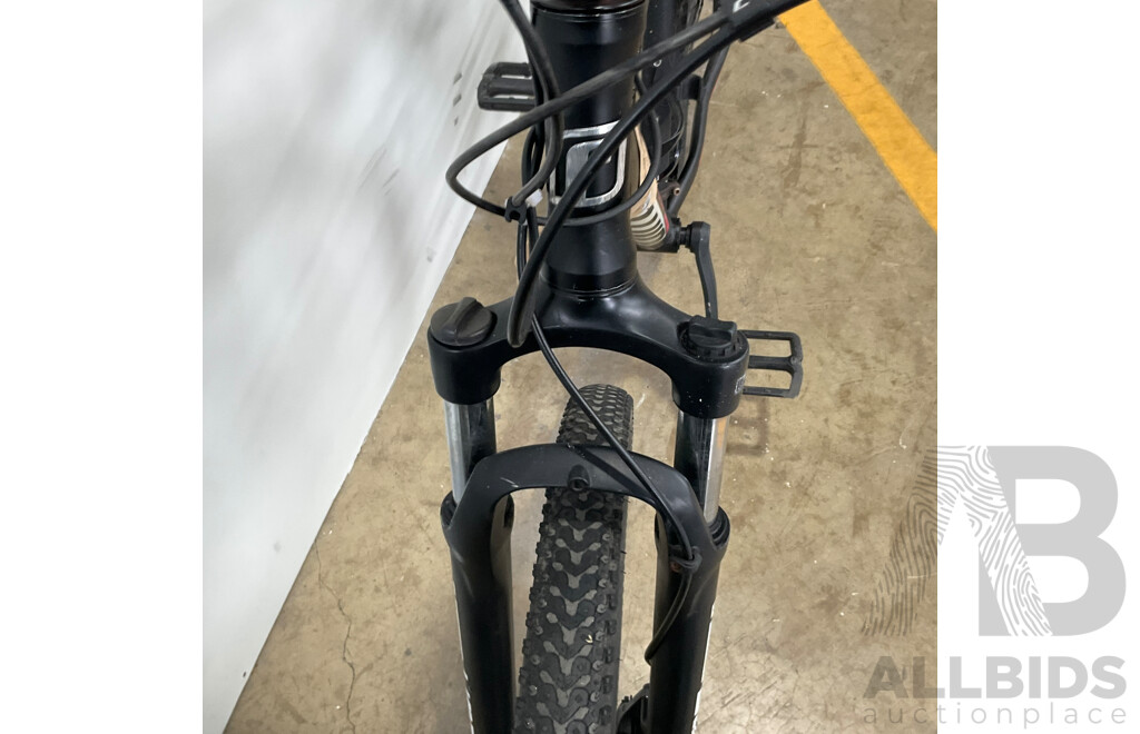 FLUID Momentum Mountain Bike