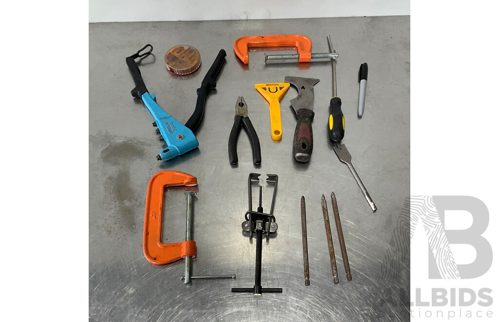 XU1 500W 100mm Angle Grinder with Assorted Hand Tools & Others