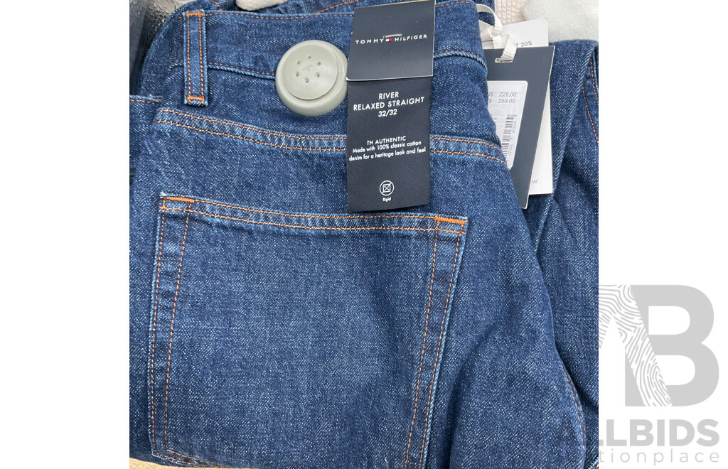 TOMMY HILFIGER - ASSORTED CLOTHING (Polos, Jeans) -LOT of 5