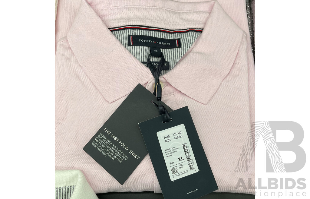 TOMMY HILFIGER - ASSORTED CLOTHING (Polos, Jeans) -LOT of 5