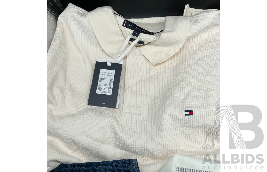 TOMMY HILFIGER - ASSORTED CLOTHING (Polos, Jeans) -LOT of 5