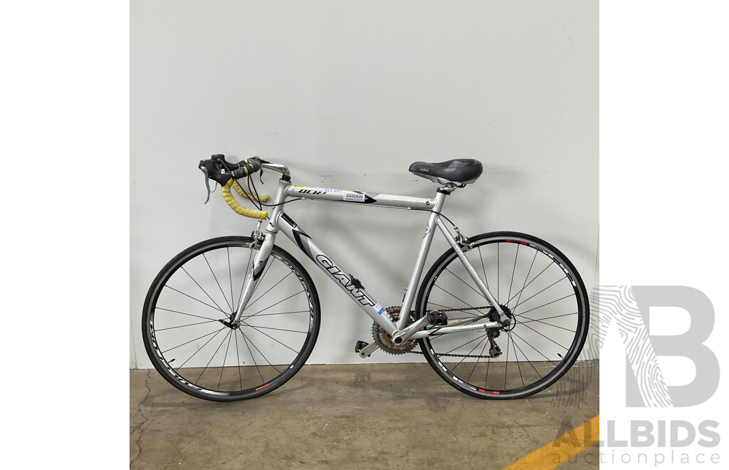 GIANT OCR 3 Road Bike
