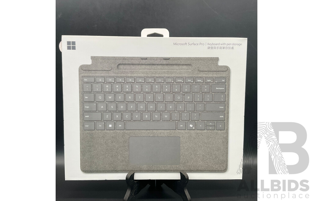MICROSOFT Surface Pro 13-Inch Keyboard with Pen Storage