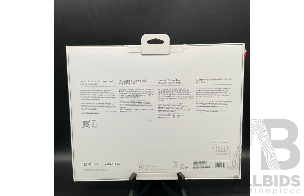 MICROSOFT Surface Pro 13-Inch Keyboard with Pen Storage