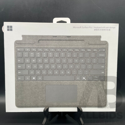 MICROSOFT Surface Pro 13-Inch Keyboard with Pen Storage