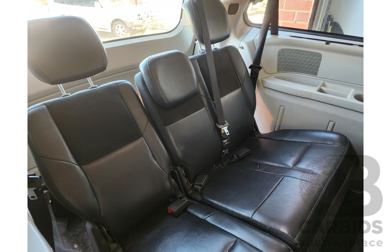 02/2011 Chrysler Grand Voyager Limited RT 4d Wagon Silver 3.8L