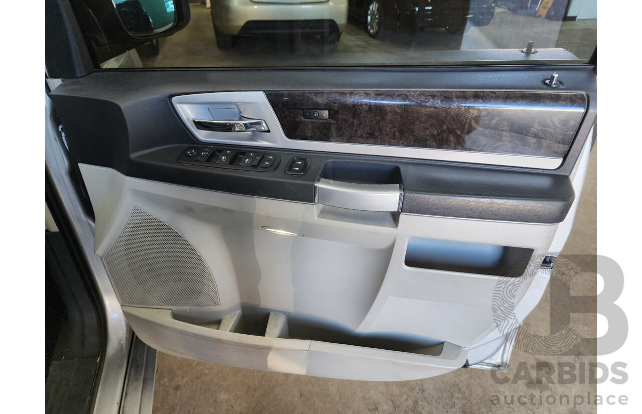 02/2011 Chrysler Grand Voyager Limited RT 4d Wagon Silver 3.8L