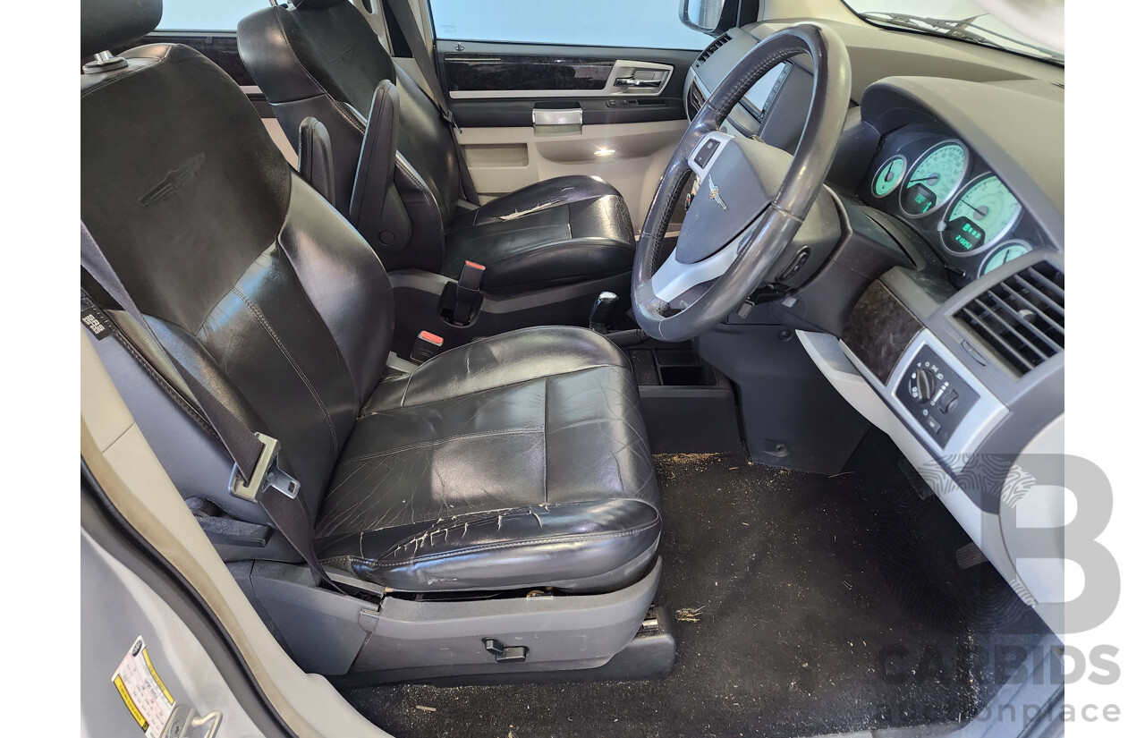 02/2011 Chrysler Grand Voyager Limited RT 4d Wagon Silver 3.8L