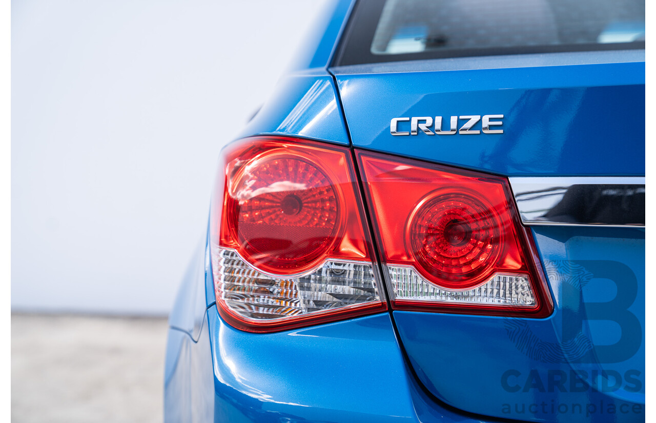11/2013 Holden Cruze CD Equipe JH Series 2 MY13 4d Sedan Perfect Blue 1.8L