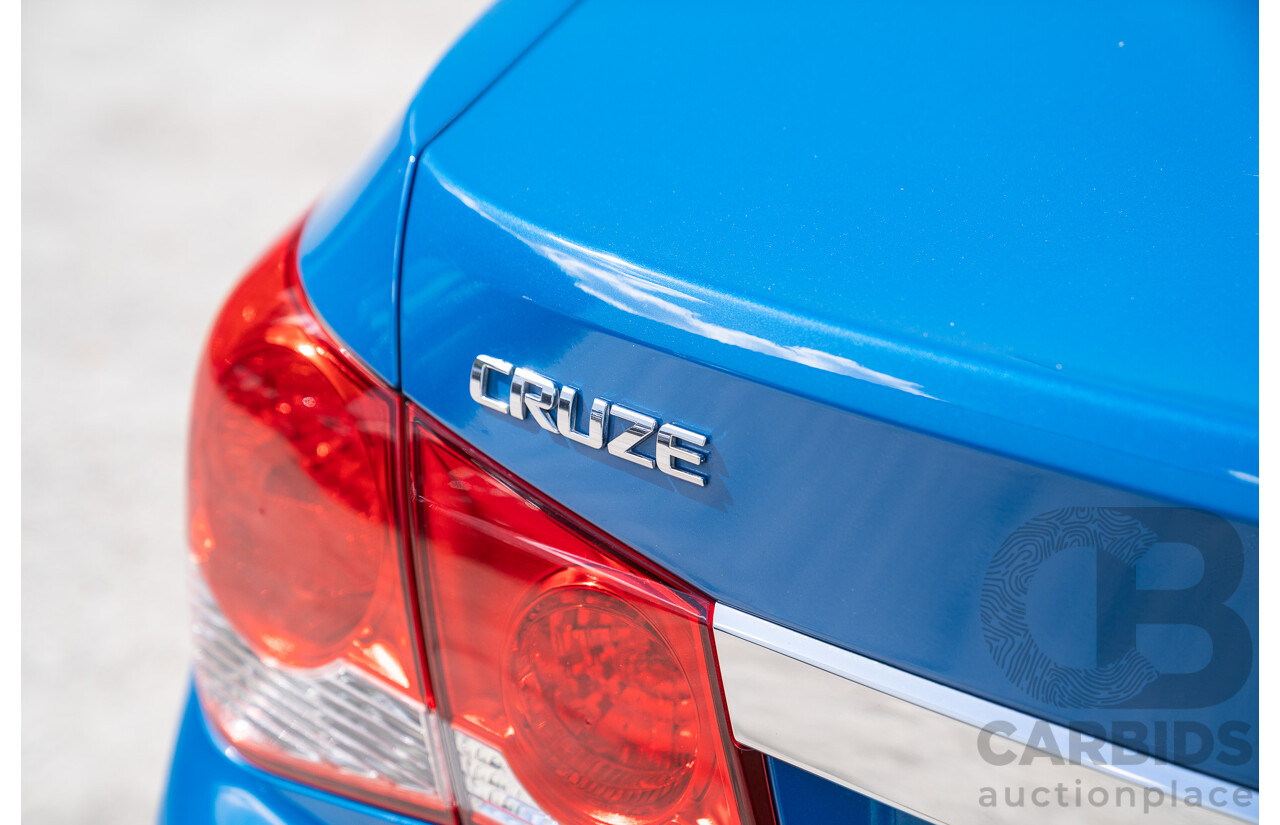 11/2013 Holden Cruze CD Equipe JH Series 2 MY13 4d Sedan Perfect Blue 1.8L