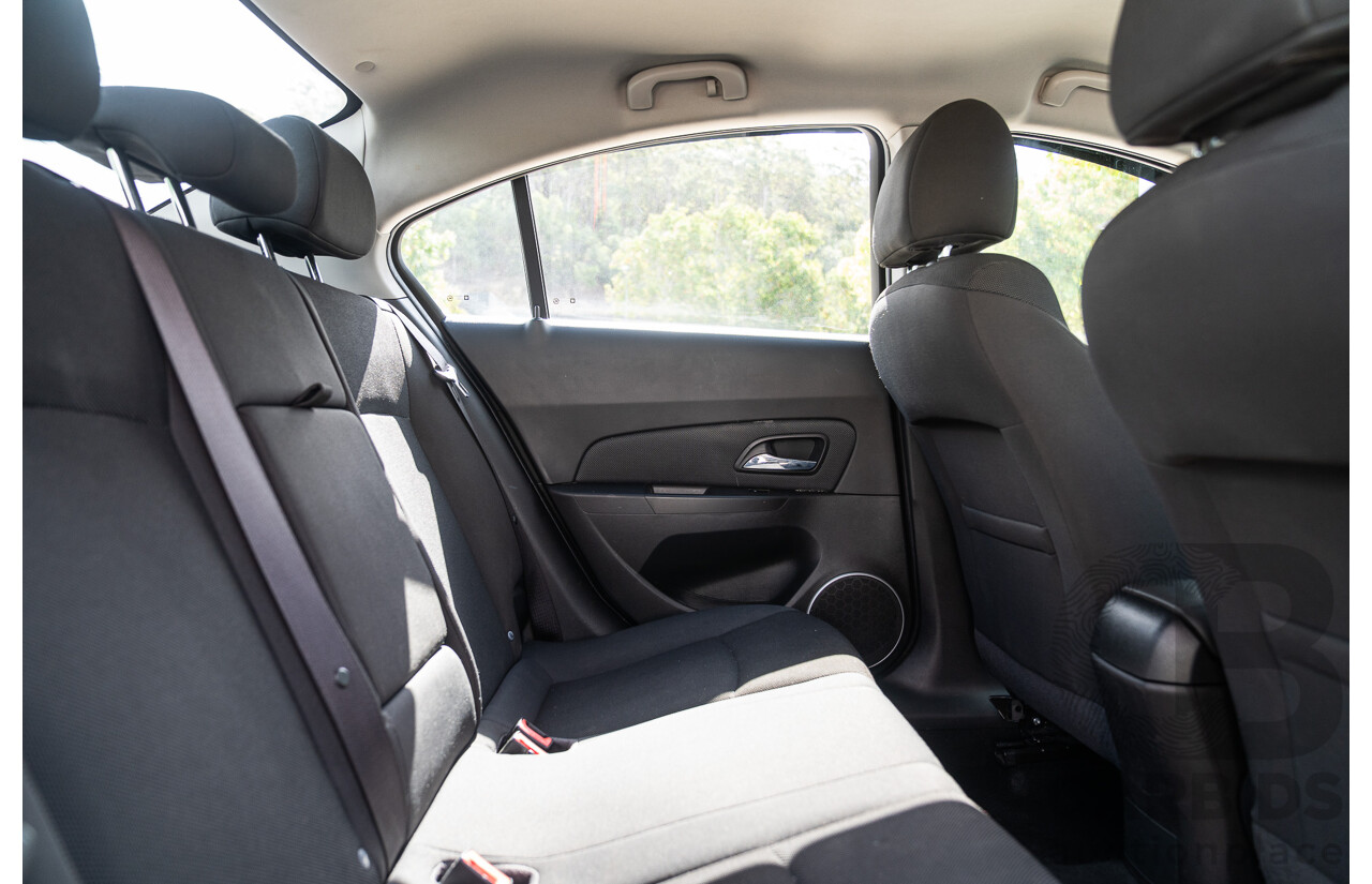 11/2013 Holden Cruze CD Equipe JH Series 2 MY13 4d Sedan Perfect Blue 1.8L