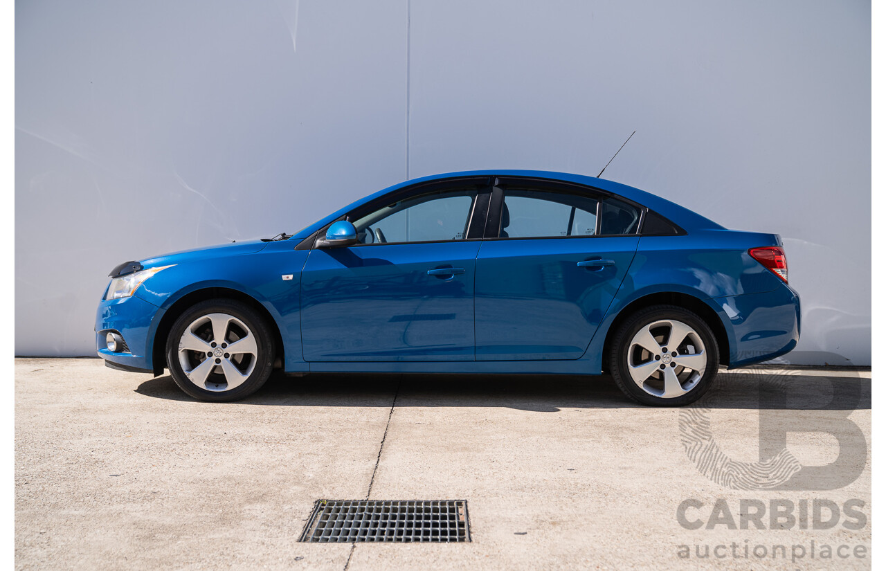 11/2013 Holden Cruze CD Equipe JH Series 2 MY13 4d Sedan Perfect Blue 1.8L