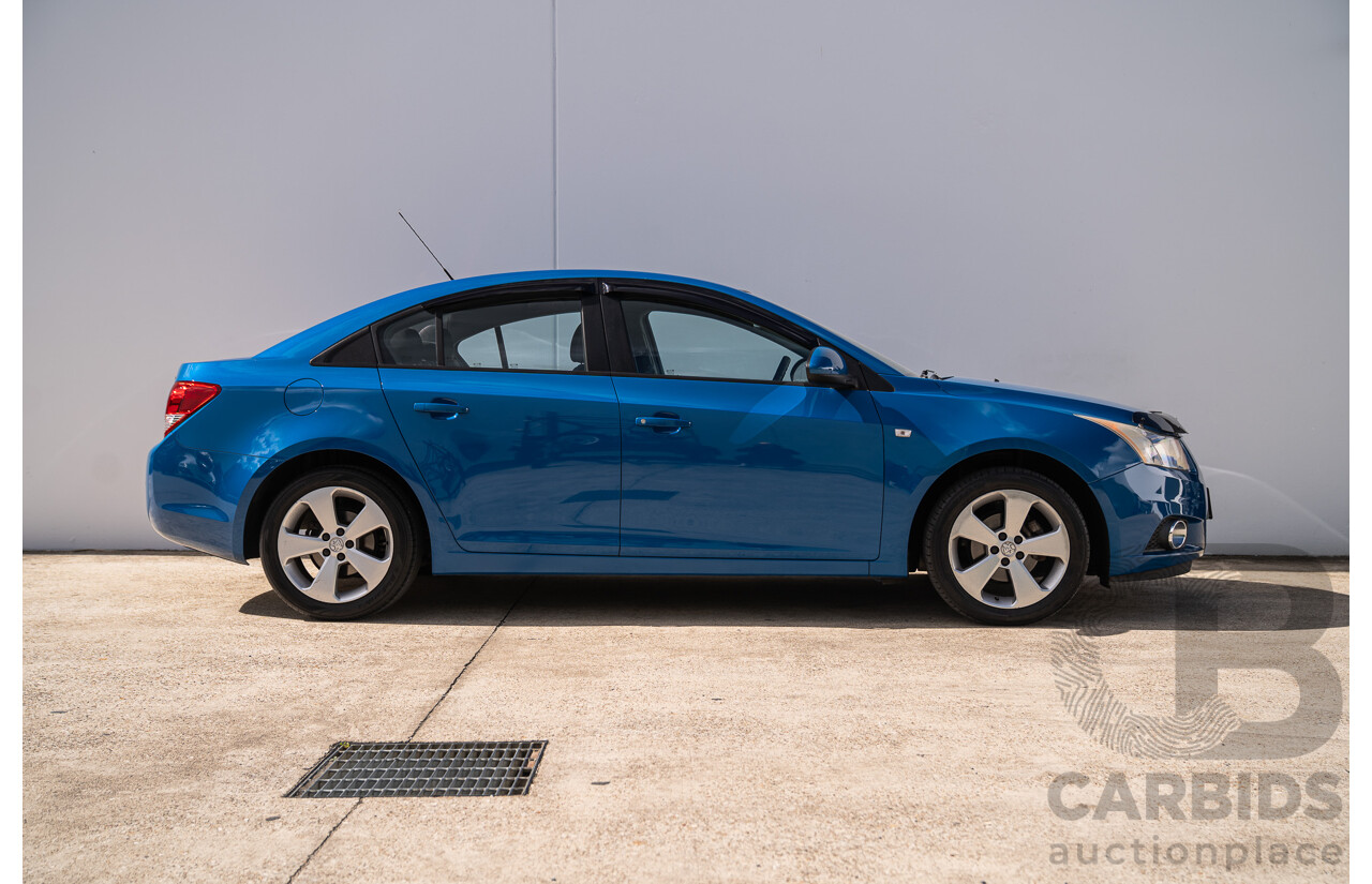 11/2013 Holden Cruze CD Equipe JH Series 2 MY13 4d Sedan Perfect Blue 1.8L
